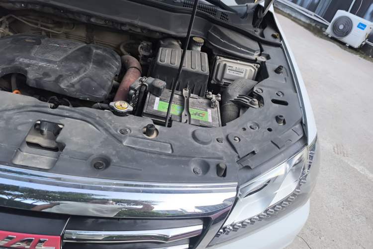 Used Haval H2 2014 1.5T Manual Two-Wheel Drive Elite Edition Engine Bay Left