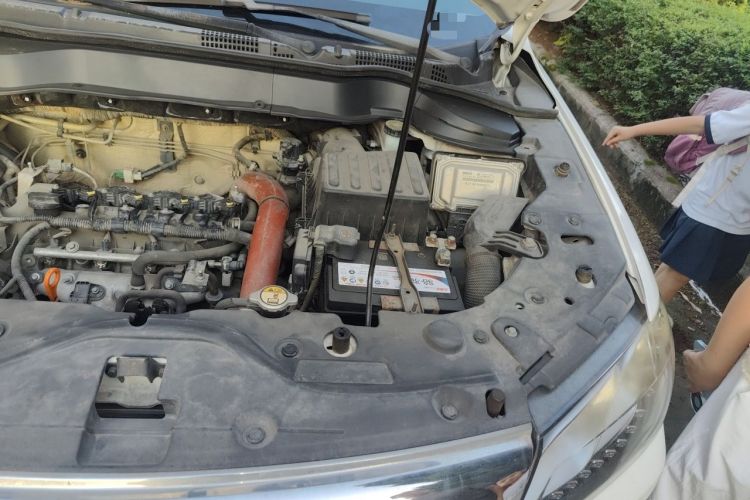 Used Haval H2 2014 1.5T Manual Two-Wheel Drive Elite Edition Engine Bay Left