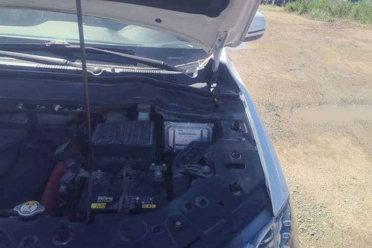 Used Haval H2 2014 1.5T Manual Two-Wheel Drive Elite Edition Engine Bay Left