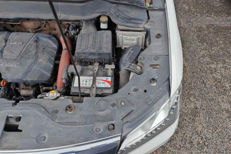 Used Haval H2 2014 1.5T Manual Two-Wheel Drive Elite Edition Engine Bay Left