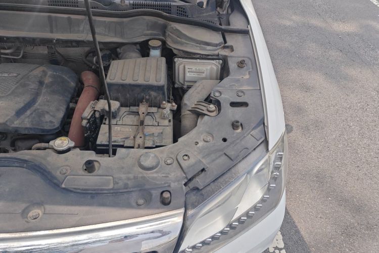 Used Haval H2 2014 1.5T Manual Two-Wheel Drive Elite Edition Engine Bay Left