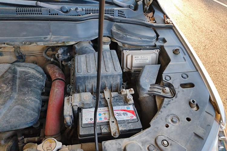 Used Haval H2 2014 1.5T Manual Two-Wheel Drive Elite Edition Engine Bay Left