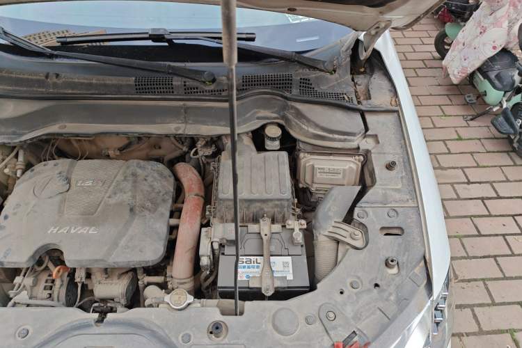 Used Haval H2 2014 1.5T Manual 4x4 Prestige Edition Engine Bay Left