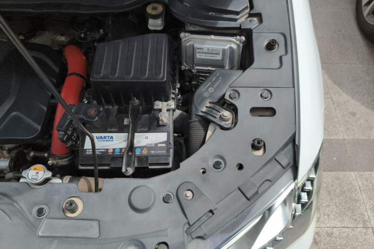 Used Haval H2 2014 1.5T Manual Two-Wheel Drive Prestige Edition Engine Bay Left