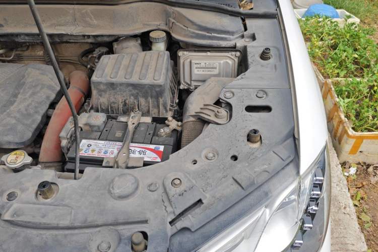 Used Haval H2 2014 1.5T Manual Two-Wheel Drive Elite Edition Engine Bay Left