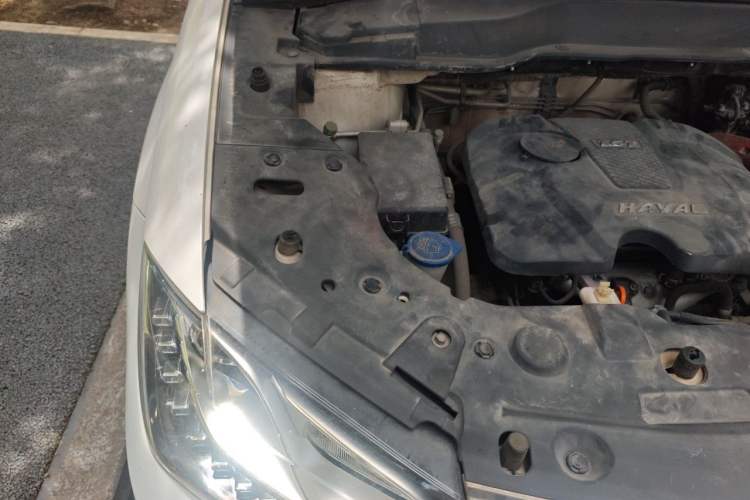 Used Haval H2 2014 1.5T Manual Two-Wheel Drive Elite Edition Engine Bay Right
