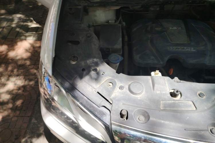 Used Haval H2 2014 1.5T Manual Two-Wheel Drive Elite Edition Engine Bay Right