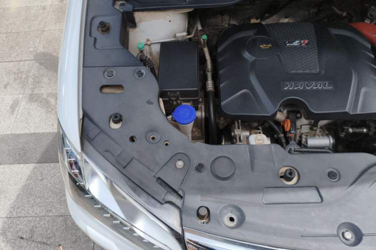 Used Haval H2 2014 1.5T Manual Two-Wheel Drive Prestige Edition Engine Bay Right