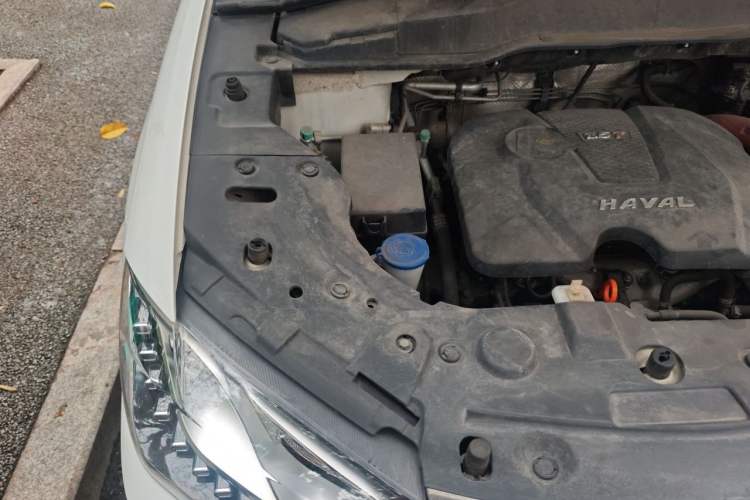 Used Haval H2 2014 1.5T Manual Two-Wheel Drive Elite Edition Engine Bay Right