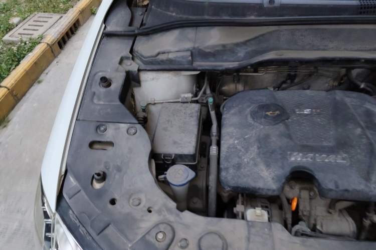 Used Haval H2 2014 1.5T Manual Two-Wheel Drive Elite Edition Engine Bay Right