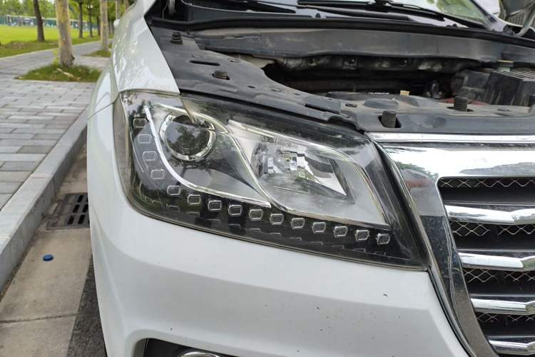 Used Haval H2 2014 1.5T Manual Two-Wheel Drive Prestige Edition Exterior 6