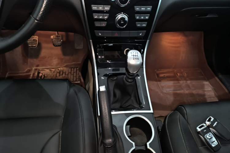 Used Haval H2 2014 1.5T Manual Two-Wheel Drive Elite Edition Gear Lever