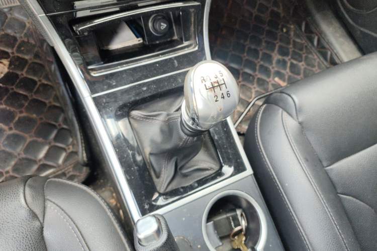 Used Haval H2 2014 1.5T Manual Two-Wheel Drive Elite Edition Gear Lever