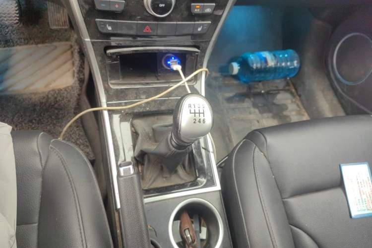 Used Haval H2 2014 1.5T Manual Two-Wheel Drive Elite Edition Gear Lever