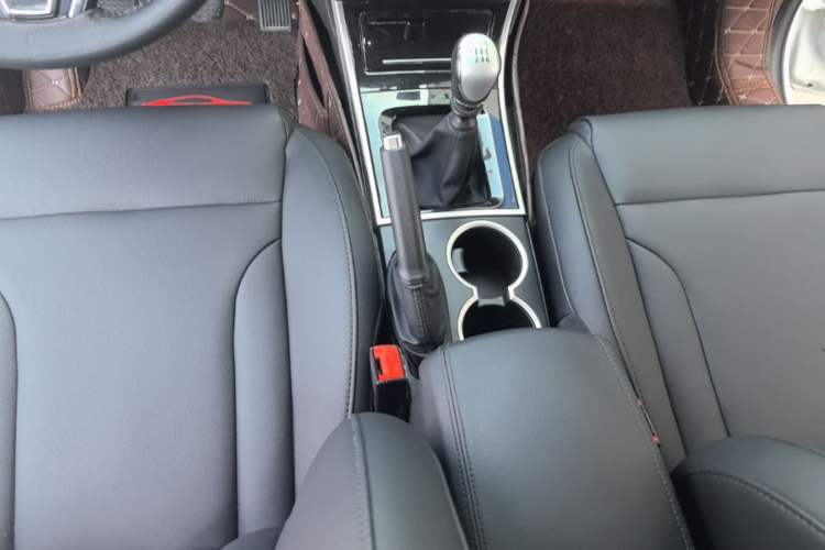 Used Haval H2 2014 1.5T Manual Two-Wheel Drive Elite Edition Gear Lever
