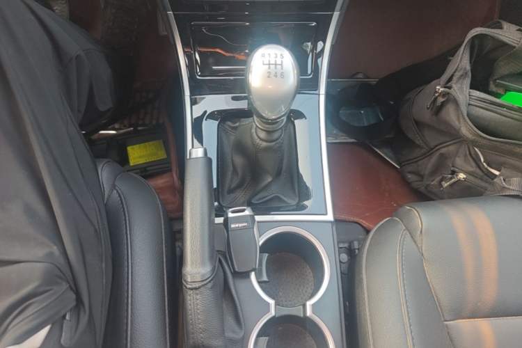 Used Haval H2 2014 1.5T Manual Two-Wheel Drive Elite Edition Gear Lever