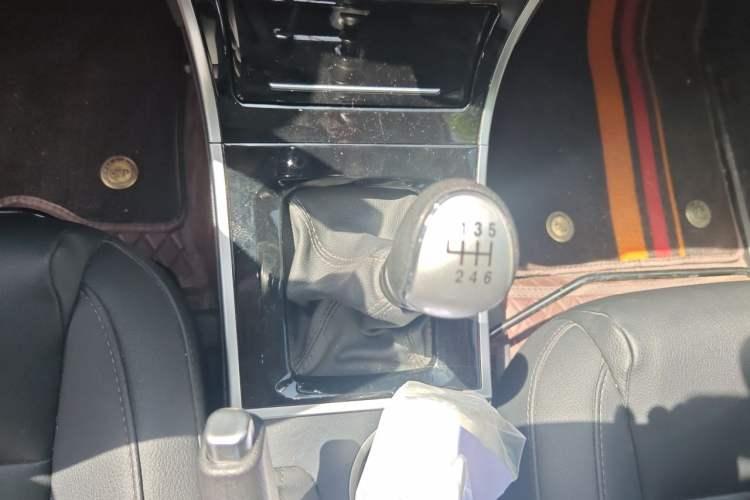 Used Haval H2 2014 1.5T Manual Two-Wheel Drive Elite Edition Gear Lever