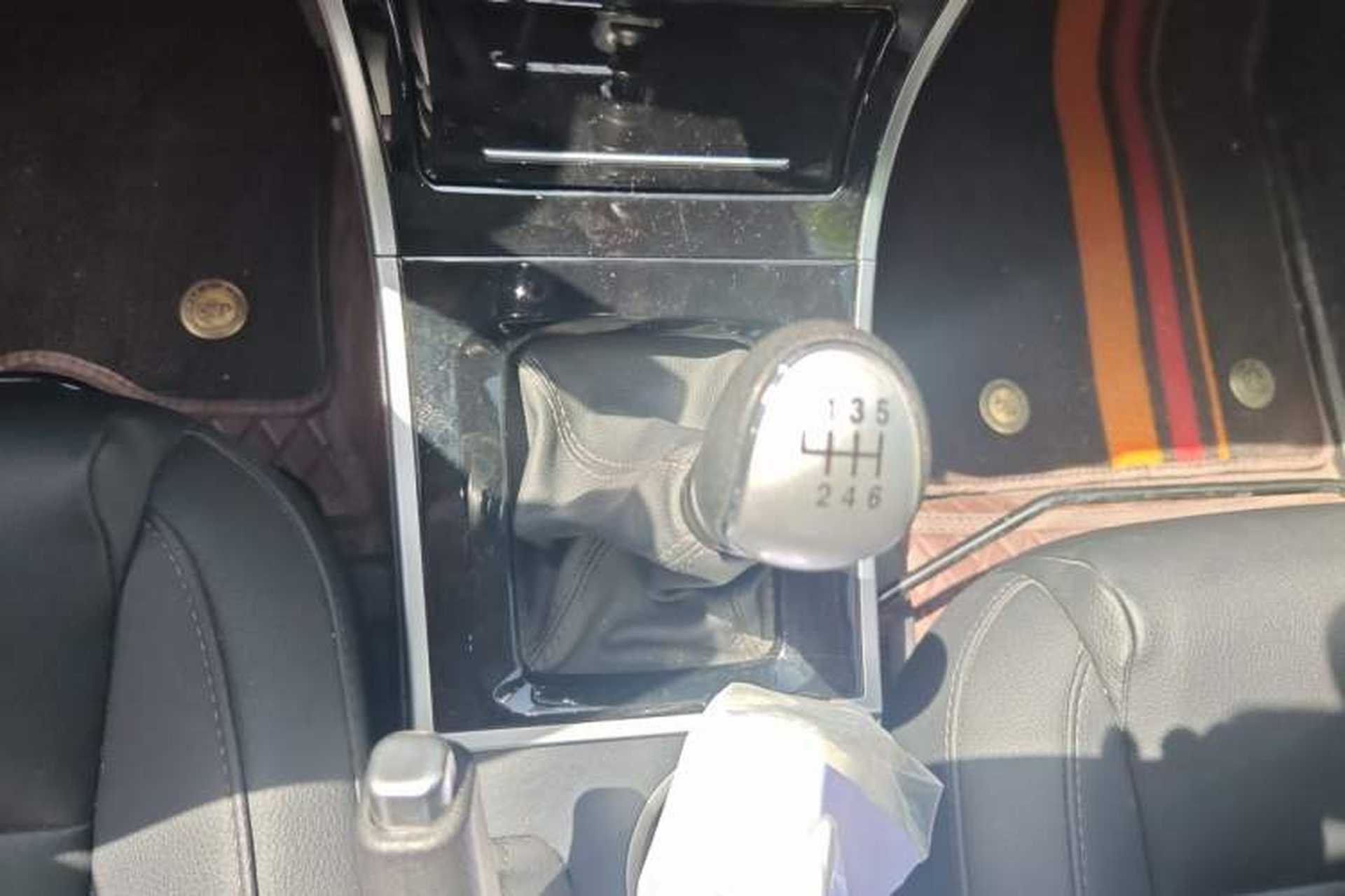 Used Haval H2 2014 1.5T Manual Two-Wheel Drive Elite Edition Gear Lever