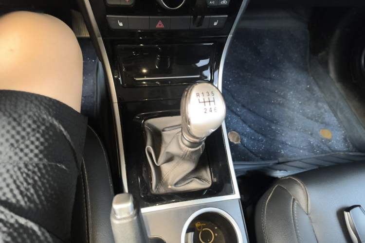 Used Haval H2 2014 1.5T Manual Two-Wheel Drive Elite Edition Gear Lever