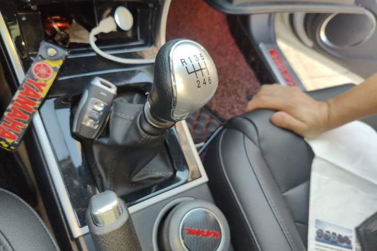 Used Haval H2 2014 1.5T Manual Two-Wheel Drive Elite Edition Gear Lever