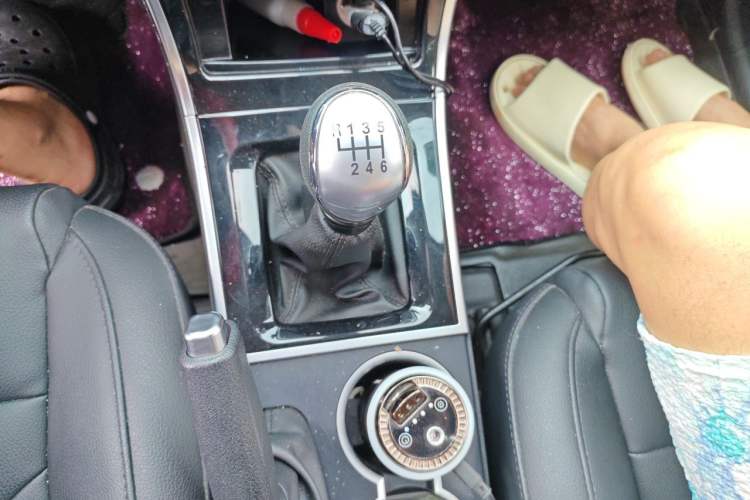 Used Haval H2 2014 1.5T Manual Two-Wheel Drive Elite Edition Gear Lever