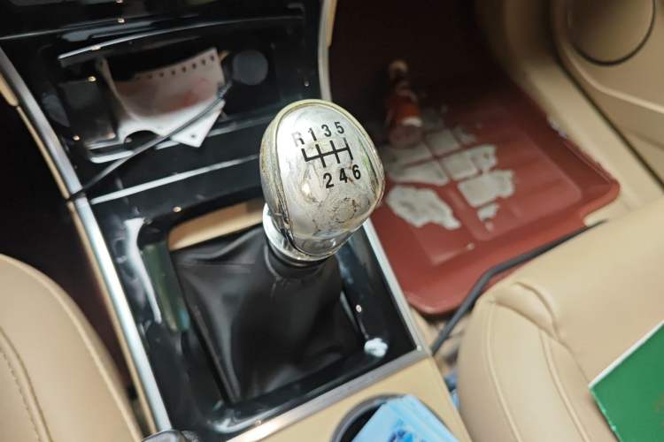 Used Haval H2 2014 1.5T Manual Two-Wheel Drive Elite Edition Gear Lever
