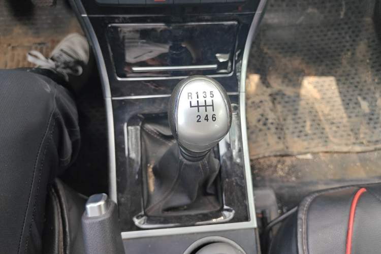Used Haval H2 2014 1.5T Manual Two-Wheel Drive Elite Edition Gear Lever