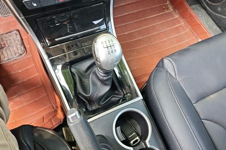 Used Haval H2 2014 1.5T Manual Two-Wheel Drive Elite Edition Gear Lever