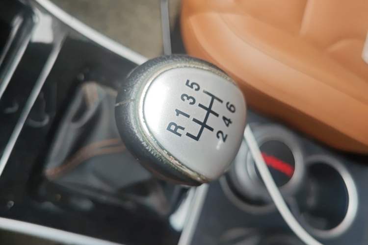 Used Haval H2 2014 1.5T Manual Two-Wheel Drive Elite Edition Gear Lever
