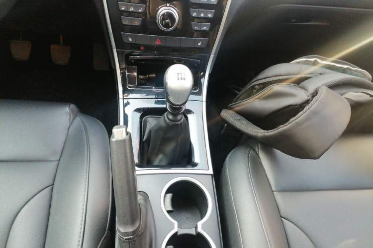 Used Haval H2 2014 1.5T Manual Two-Wheel Drive Elite Edition Gear Lever