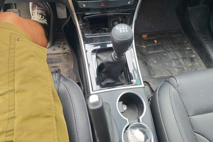 Used Haval H2 2014 1.5T Manual Two-Wheel Drive Urban Edition Gear Lever