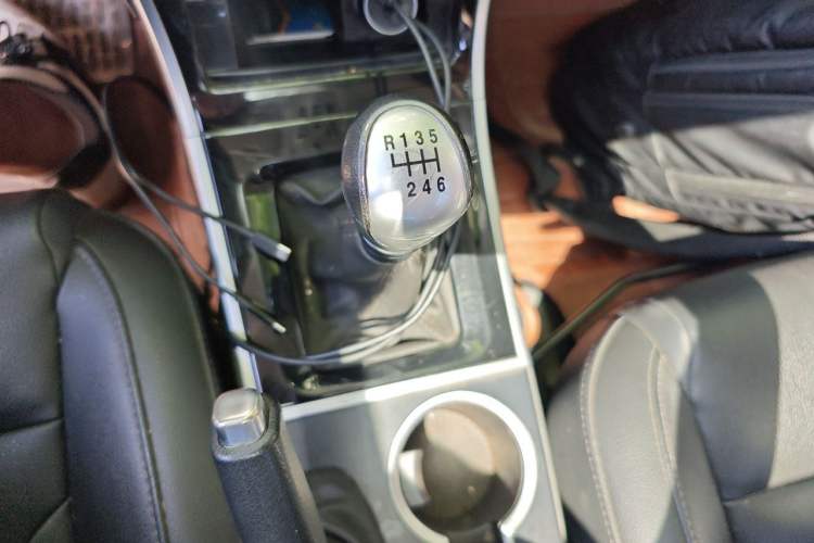 Used Haval H2 2014 1.5T Manual Two-Wheel Drive Elite Edition Gear Lever