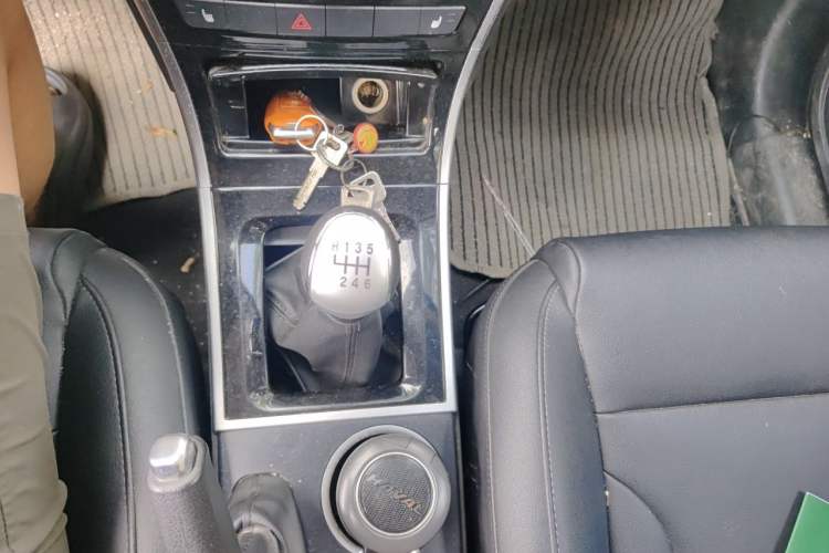 Used Haval H2 2014 1.5T Manual Two-Wheel Drive Urban Edition Gear Lever