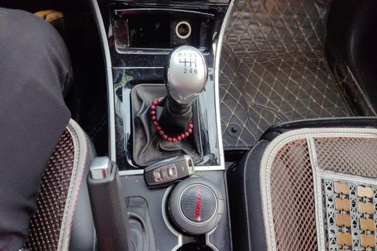 Used Haval H2 2014 1.5T Manual Two-Wheel Drive Elite Edition Gear Lever