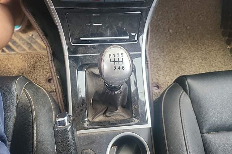 Used Haval H2 2014 1.5T Manual Two-Wheel Drive Elite Edition Gear Lever