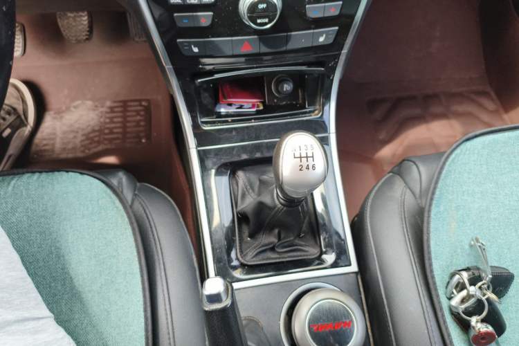 Used Haval H2 2014 1.5T Manual Two-Wheel Drive Prestige Edition Gear Lever