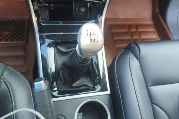 Used Haval H2 2014 1.5T Manual Two-Wheel Drive Elite Edition Gear Lever