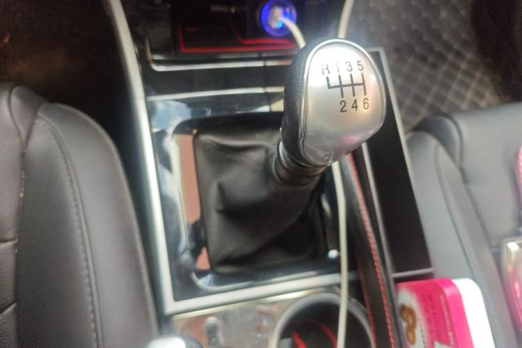 Used Haval H2 2014 1.5T Manual Two-Wheel Drive Elite Edition Gear Lever