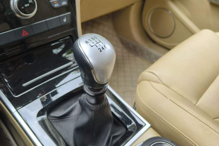 Used Haval H2 2014 1.5T Manual Two-Wheel Drive Elite Edition Gear Lever