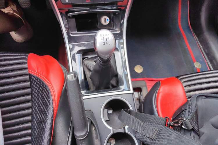 Used Haval H2 2014 1.5T Manual Two-Wheel Drive Elite Edition Gear Lever