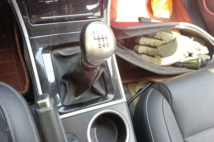 Used Haval H2 2014 1.5T Manual Two-Wheel Drive Elite Edition Gear Lever