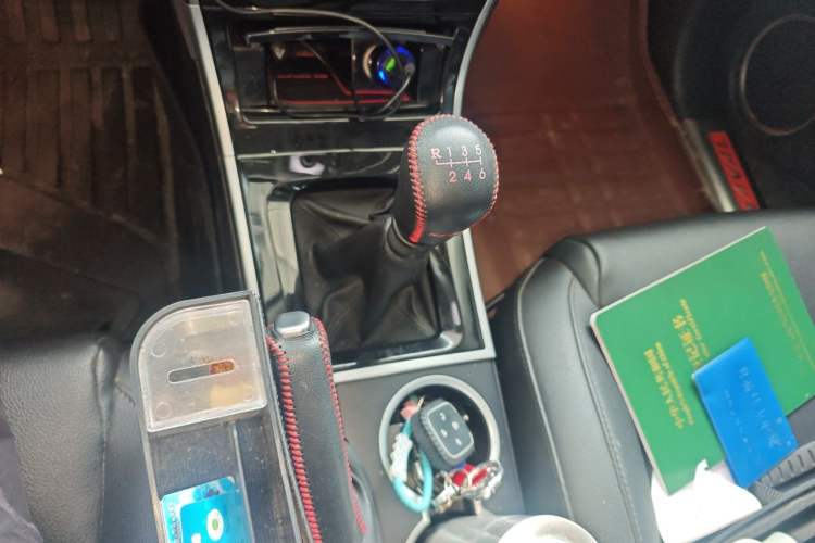 Used Haval H2 2014 1.5T Manual Two-Wheel Drive Elite Edition Gear Lever