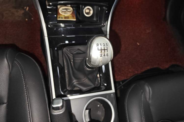 Used Haval H2 2014 1.5T Manual Two-Wheel Drive Elite Edition Gear Lever