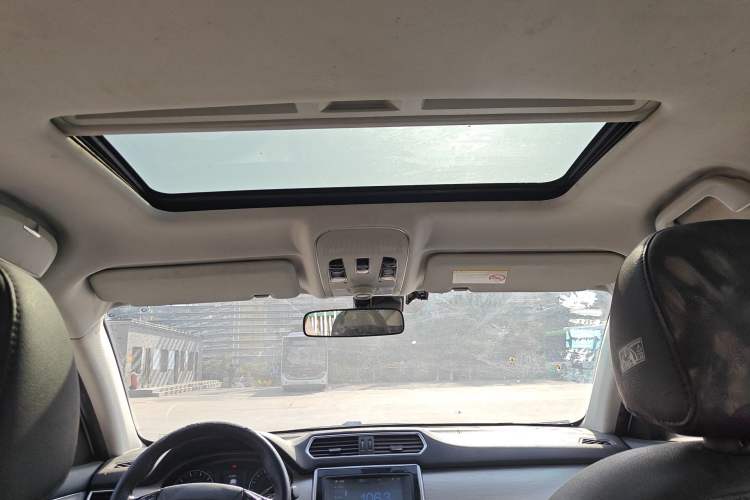 Used Haval H2 2014 1.5T Manual Two-Wheel Drive Elite Edition Headliner