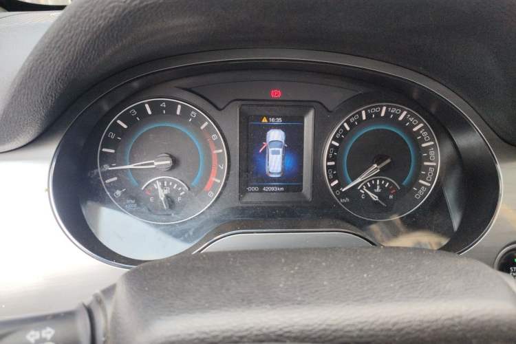 Used Haval H2 2014 1.5T Manual Two-Wheel Drive Elite Edition Instrument Cluster