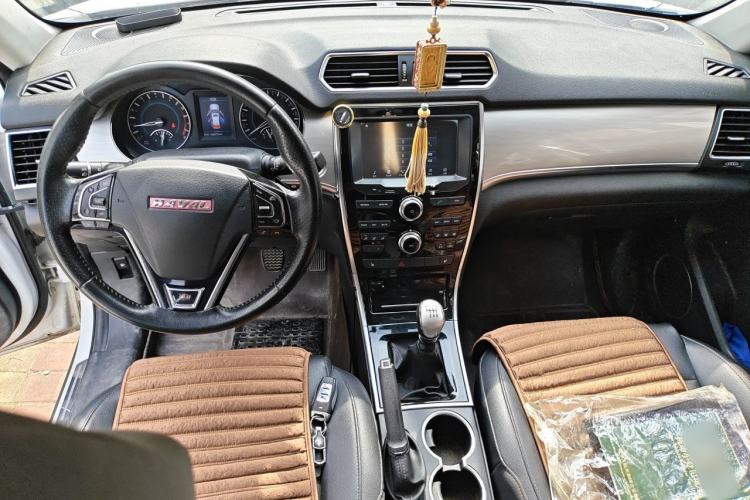 Used Haval H2 2014 1.5T Manual Two-Wheel Drive Elite Edition Interior 2