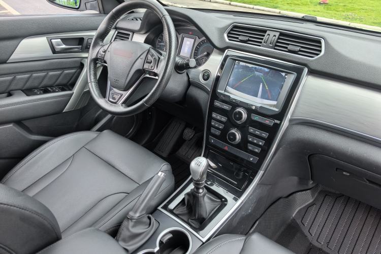 Used Haval H2 2014 1.5T Manual Two-Wheel Drive Elite Edition Interior 2