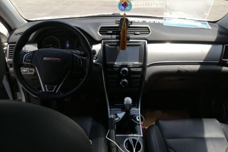 Used Haval H2 2014 1.5T Manual Two-Wheel Drive Elite Edition Interior 2