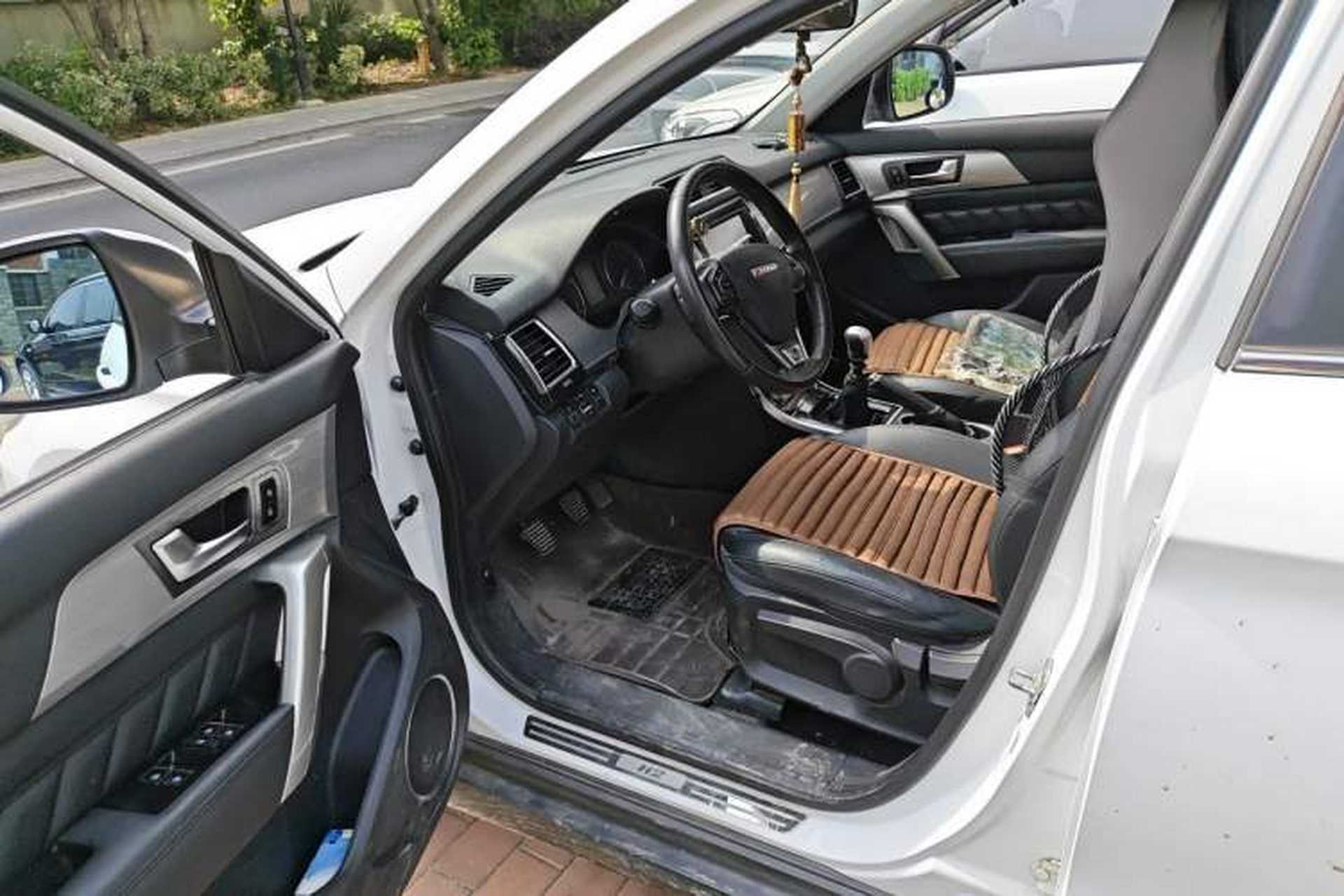 Used Haval H2 2014 1.5T Manual Two-Wheel Drive Elite Edition Interior 3