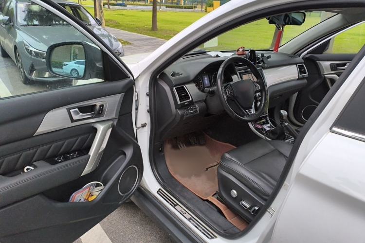 Used Haval H2 2014 1.5T Manual Two-Wheel Drive Prestige Edition Interior 3